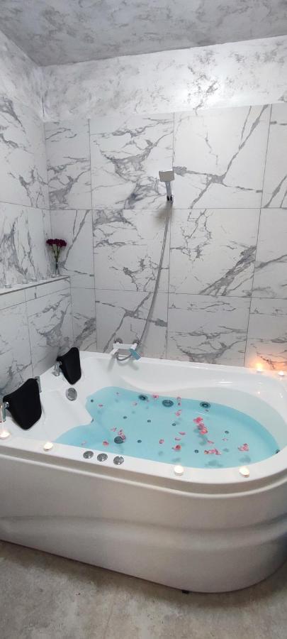 Appartamento Jacuzzi Belle View Sinaia Esterno foto